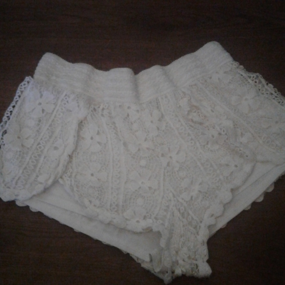 Flower laced shorts